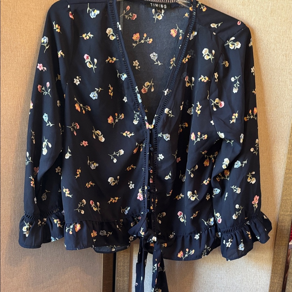 FINAL MARKDOWN Timing Women's Floral Navy Top large